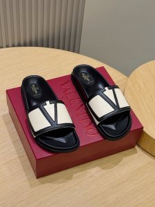 Valentino Viva Superstar Flat Slides Sandals Black Beige Nappa Leather Valentino Viva Superstar Flat Slides Sandals Black Beige Nappa Leather