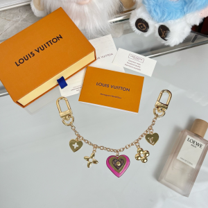 Louis Vuitton MY Heart Bag Charm Fuchsia