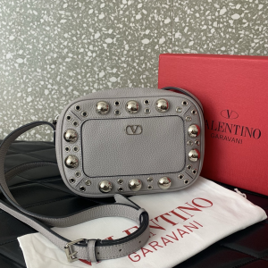 Valentino Nellcote Chain Shoulder Crossbody Bag Gray Grained Leather Valentino Nellcote Chain Shoulder Crossbody Bag Gray Grained Leather