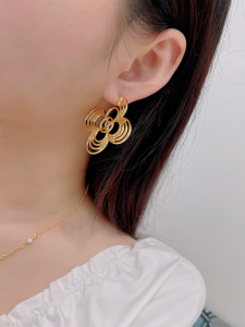 Louis Vuitton LV Breeze Earrings