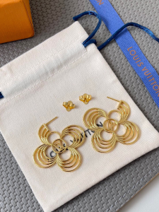 Louis Vuitton LV Breeze Earrings