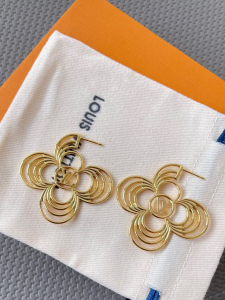 Louis Vuitton LV Breeze Earrings
