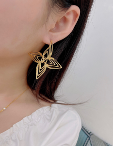 Louis Vuitton LV Breeze Earrings