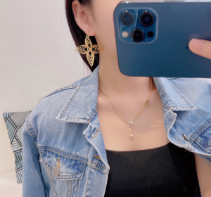 Louis Vuitton LV Breeze Earrings