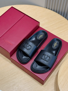Valentino Vlogo Flat Slides Sandals Black Calf Leather Valentino Vlogo Flat Slides Sandals Black Calf Leather