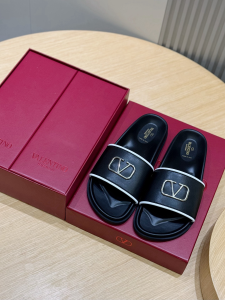 Valentino Vlogo Flat Slides Sandals Black Calf Leather Valentino Vlogo Flat Slides Sandals Black Calf Leather