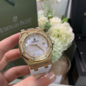 Audemars Piguet Royal Oak Lady Quartz Diamonds White Dial Yellow Gold Watch 33MM Audemars Piguet Royal Oak Lady Quartz Diamonds White Dial Yellow Gold Watch 33MM