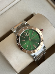 Bvlgari Bvlgari Green Dial Stainless Steel Case and Bracelet Watch 33MM Bvlgari Bvlgari Green Dial Stainless Steel Case and Bracelet Watch 33MM
