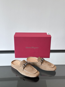 Ferragamo Jelly Square Toe Bit Flat Mules Beige Suede Leather Ferragamo Jelly Square Toe Bit Flat Mules Beige Suede Leather