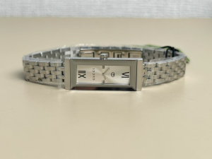 Gucci G Frame Quartz White Dial White Gold Watch Gucci G Frame Quartz White Dial White Gold Watch