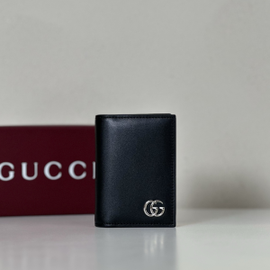 Gucci GG Marmont Bi Fold Card Case Black Soft Semi Shiny Leather Gucci GG Marmont Bi Fold Card Case Black Soft Semi Shiny Leather