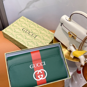 Gucci Makeup Brushed and Tools