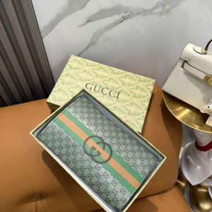 Gucci Makeup Brushed and Tools