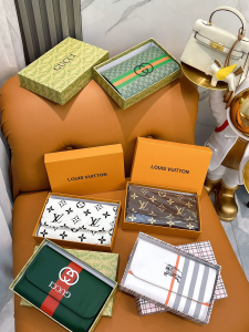 Louis Vuitton Makeup Brushed and Tools