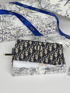 Dior 30 Montaigne Voyageur Slim Wallet Deep Blue Dior Oblique Chambray Dior 30 Montaigne Voyageur Slim Wallet Deep Blue Dior Oblique Chambray