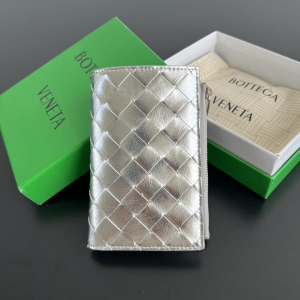 Bottega Veneta Medium Silver Intrecciato Bi Fold Zip Wallet Bottega Veneta Medium Silver Intrecciato Bi Fold Zip Wallet